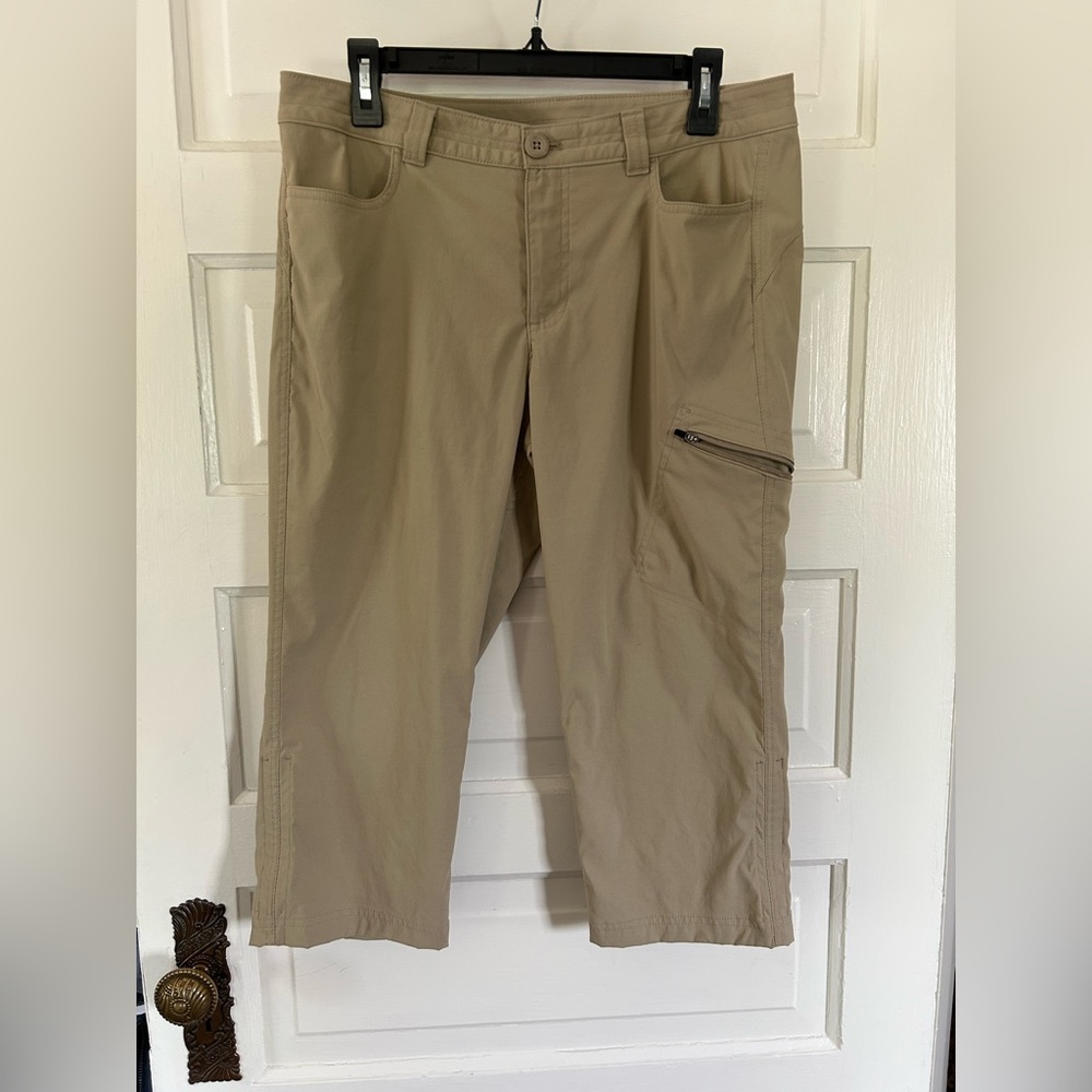 Eddie Bauer Tan Capri Cargo Pants Relaxed Fit. 5 Pockets. Size 12